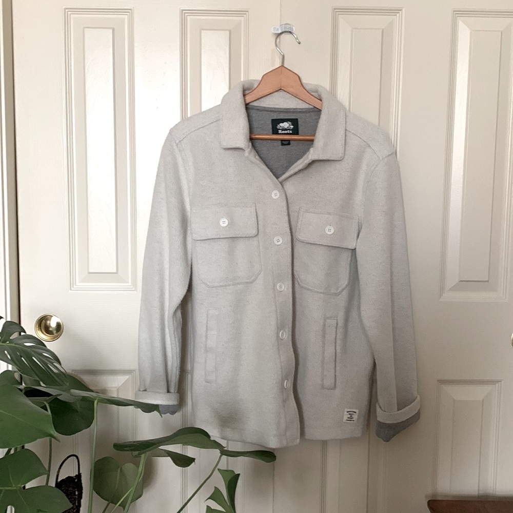 Roots oversized shacket size M